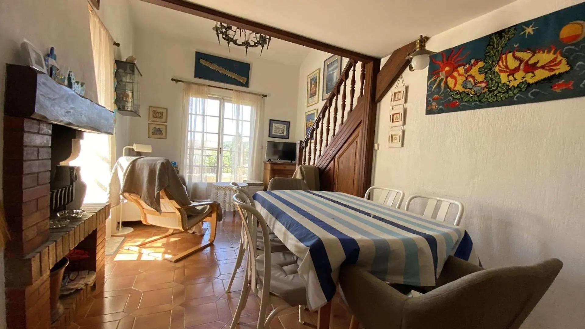 Appartement Avec Mezzanine Proche De La Place Du Village Porquerolles 0*,  France