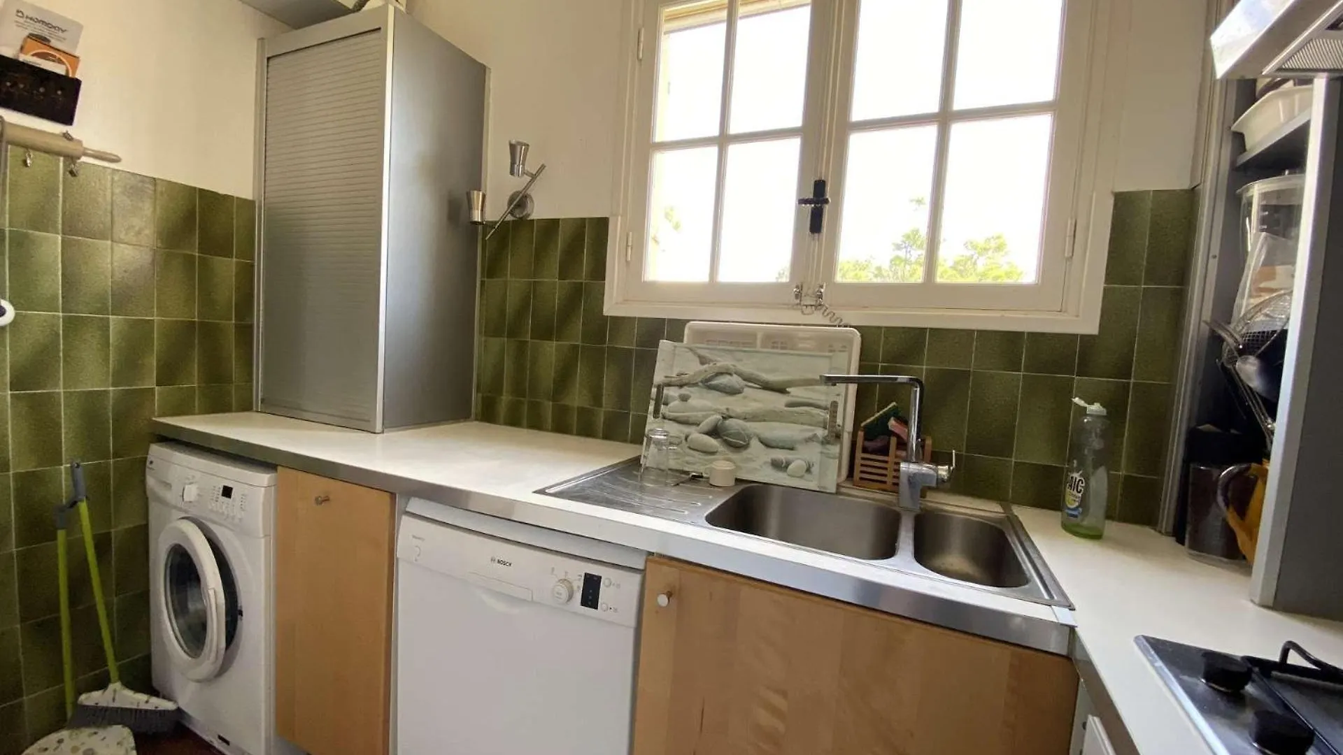 Appartement Avec Mezzanine Proche De La Place Du Village Porquerolles France