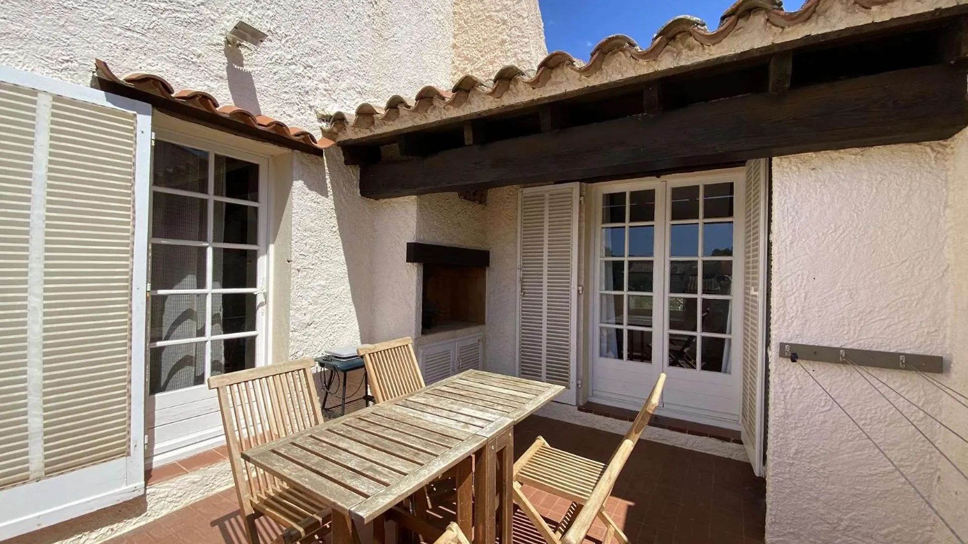 Appartement Avec Mezzanine Proche De La Place Du Village Porquerolles Apartment