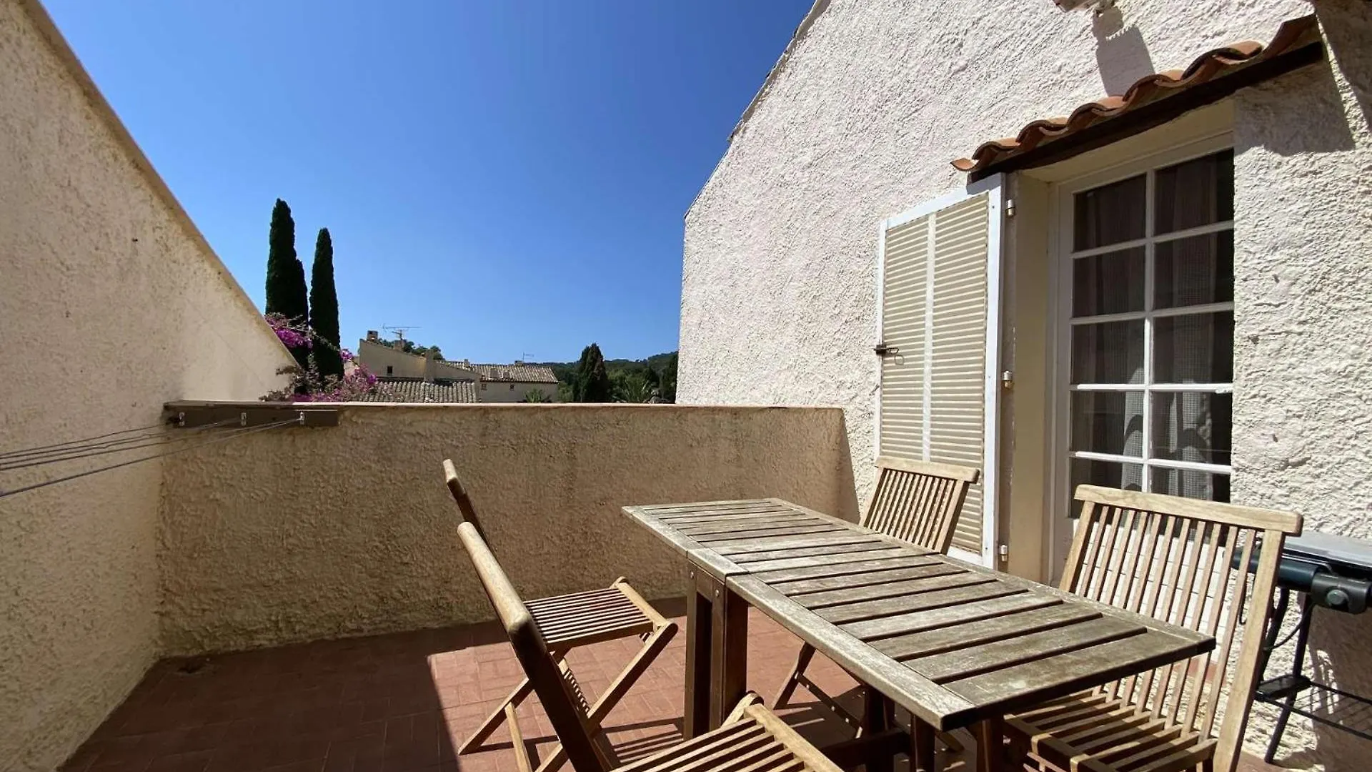 Appartement Avec Mezzanine Proche De La Place Du Village Porquerolles